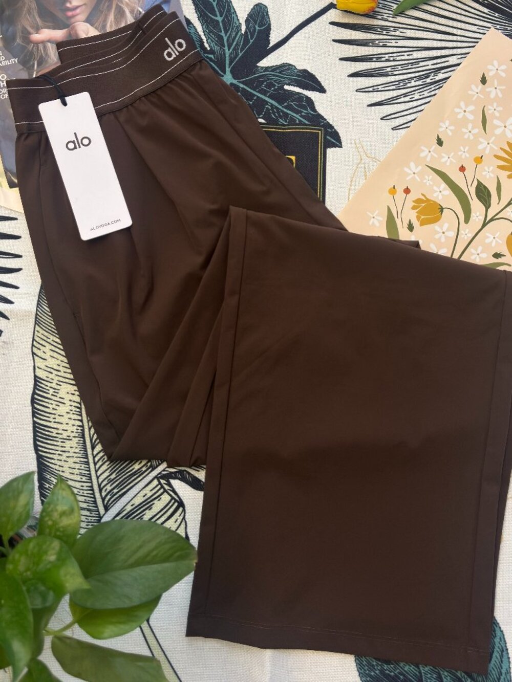 NWT🤎ALO Yoga Suit Up Trouser Espresso🎨 (Regular 30"Inseam) Effortless Chic - Picture 5 of 9